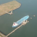 Un navire à quai dans le quatrième port pétrolier d'Europoort, à Rotterdam