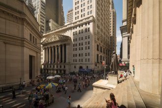 La façade du New York Stock Exchange à Wall Street