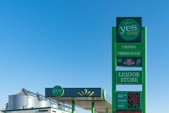 Panneau de prix d'une station-service aux États-Unis